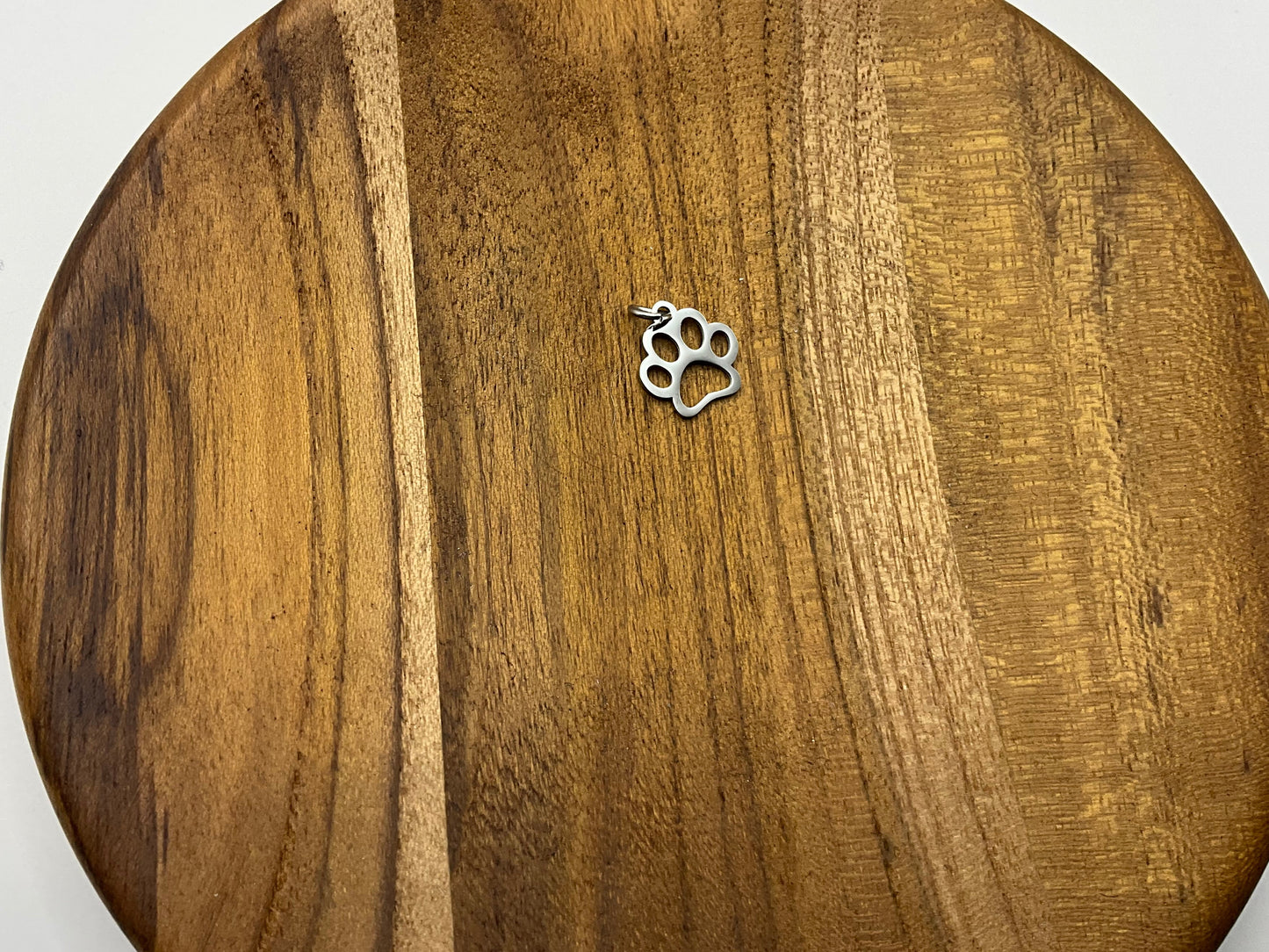 Hollow paw print