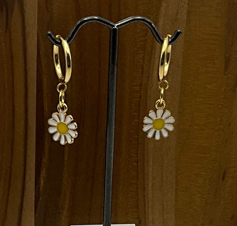 Gold Daisy earrings