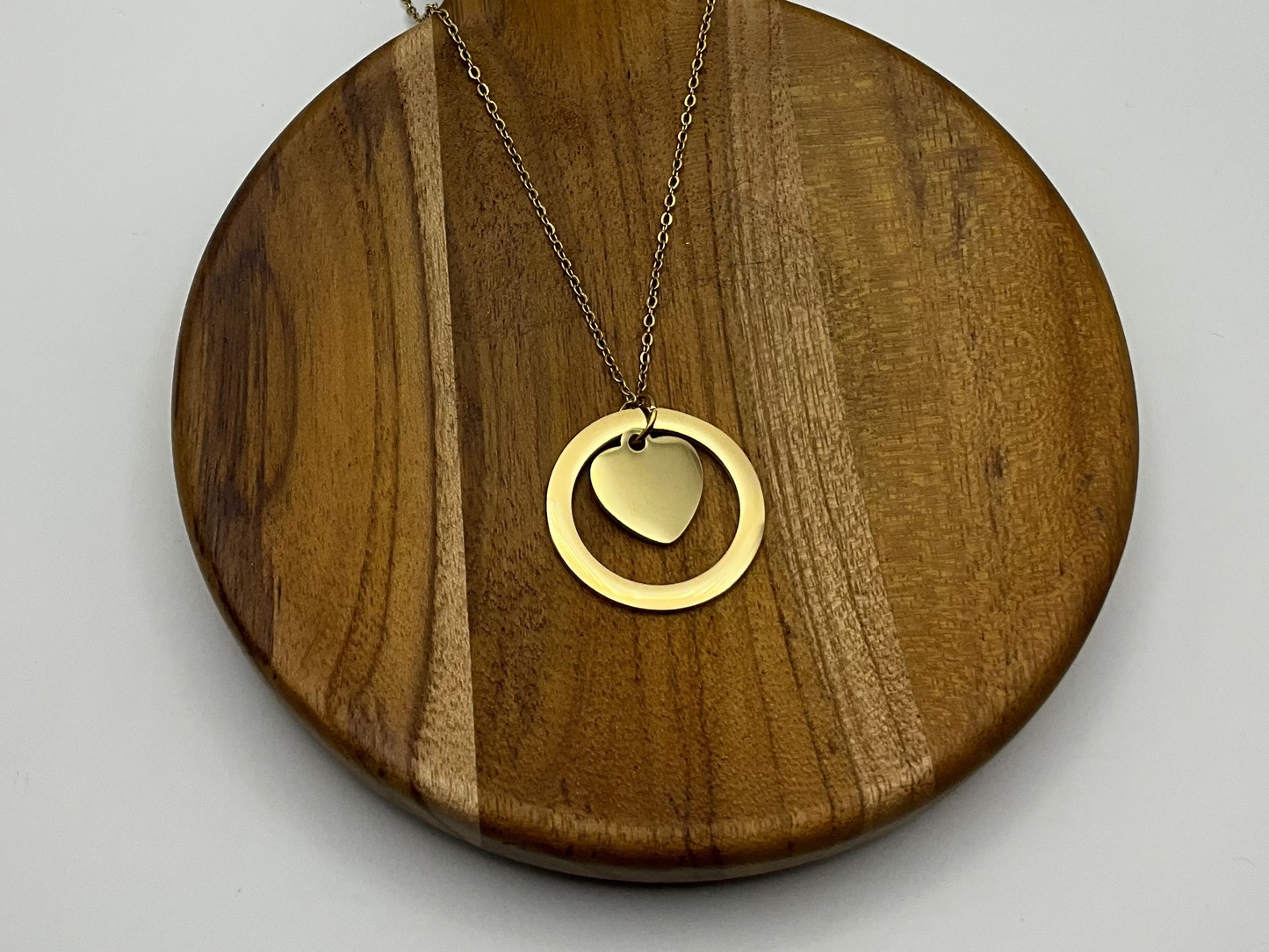 Gold circle necklace