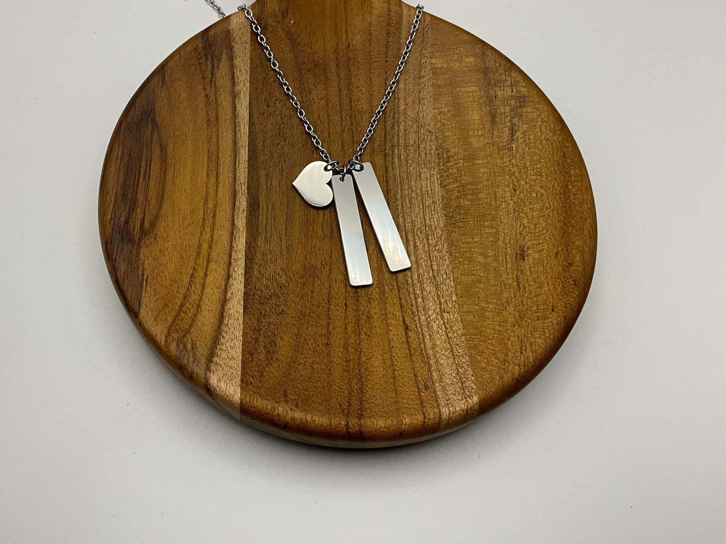 Small pillars and heart necklace