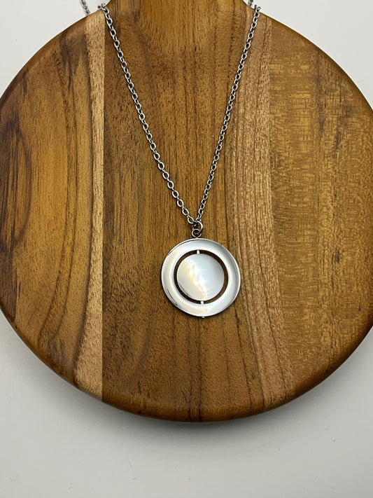 Spinning circle necklace silver