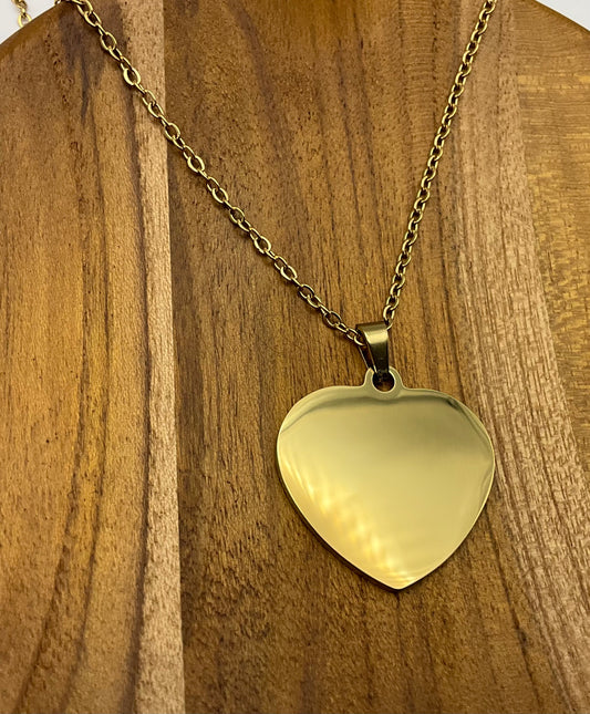 30mm Gold Centered Heart Pendant Necklace